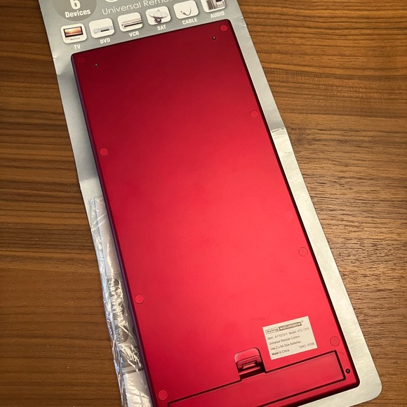 Living Solutions Colossal Universal TV VCR DVD AUDIO CABLE XL Remote Control Red - Picture 5 of 13